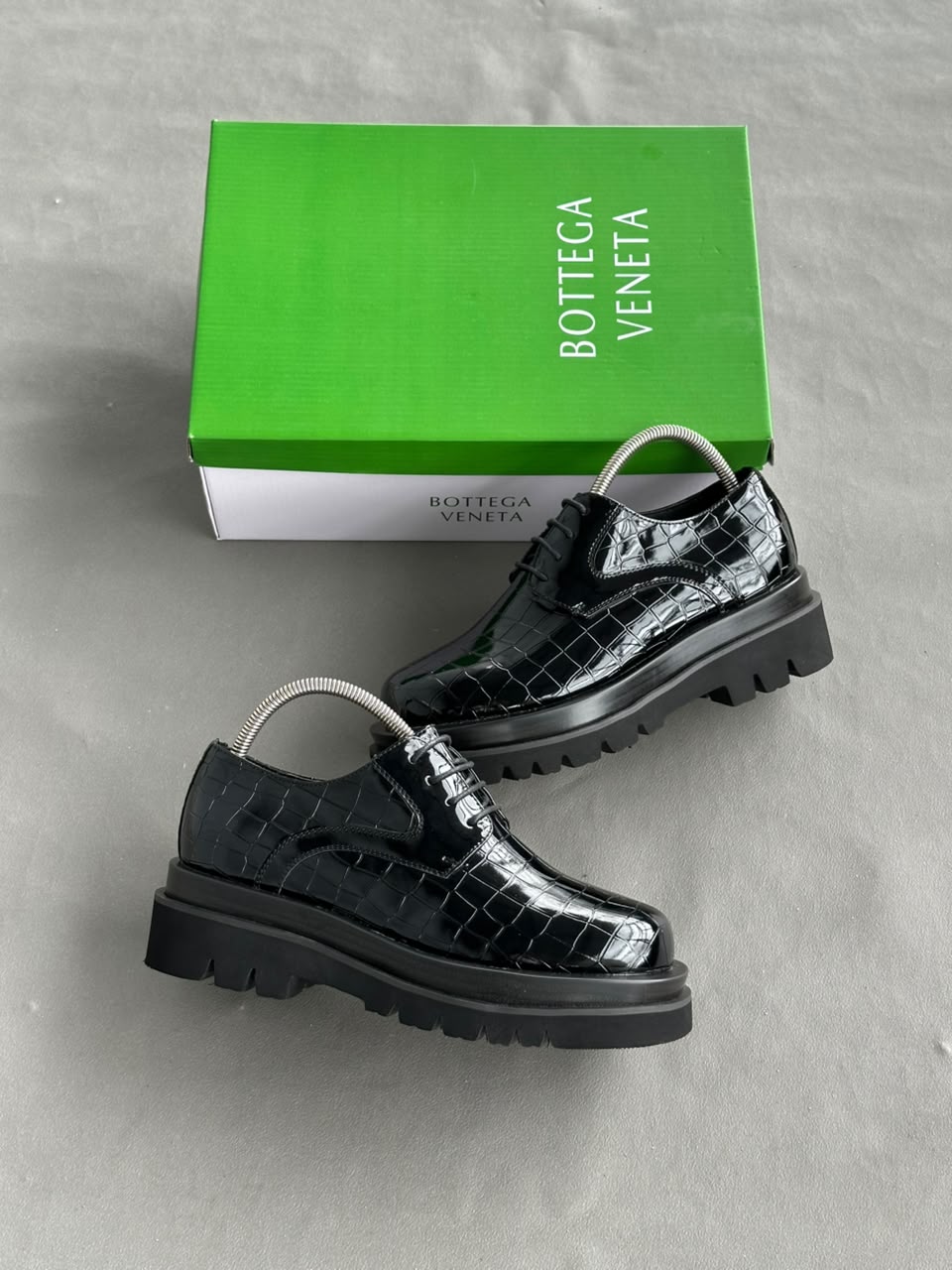 Chaussure grosse semelle en cuir