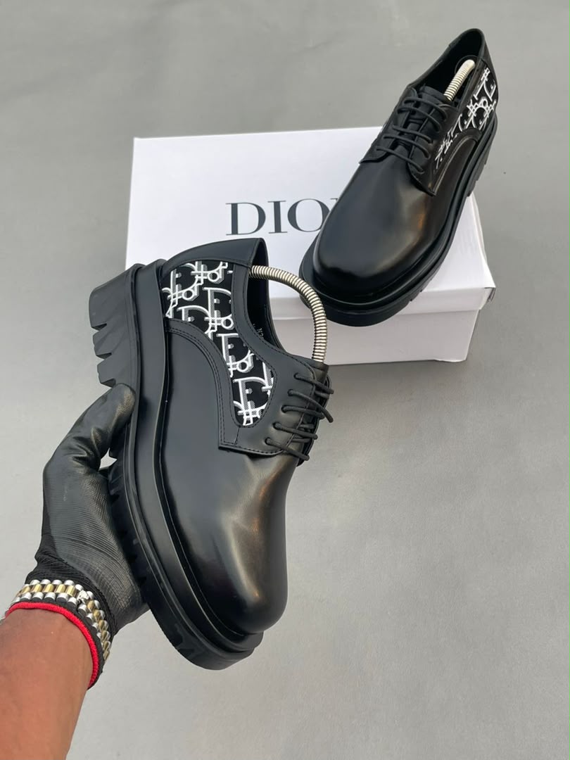 Chaussure grosse semelle en cuir
