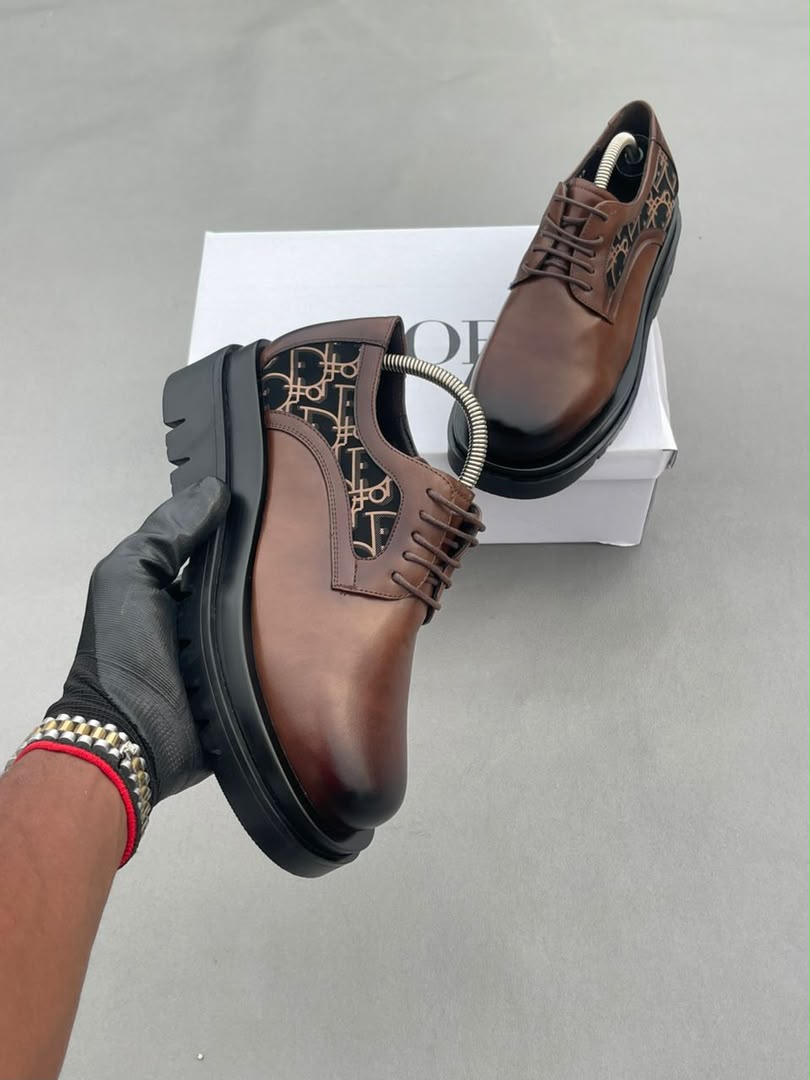 Chaussure grosse semelle en cuir