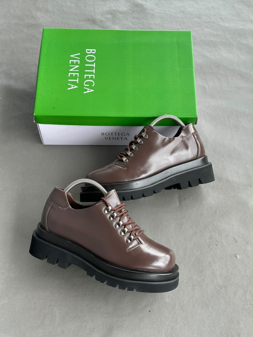 Chaussure grosse semelle en cuir