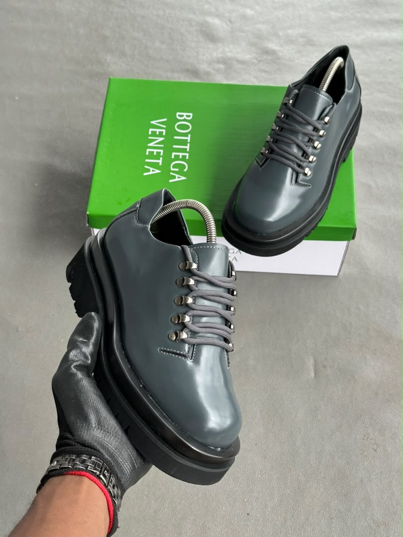 Chaussure grosse semelle en cuir